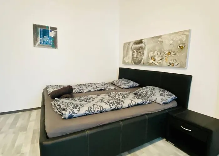 Economic 3p Lg Apartment