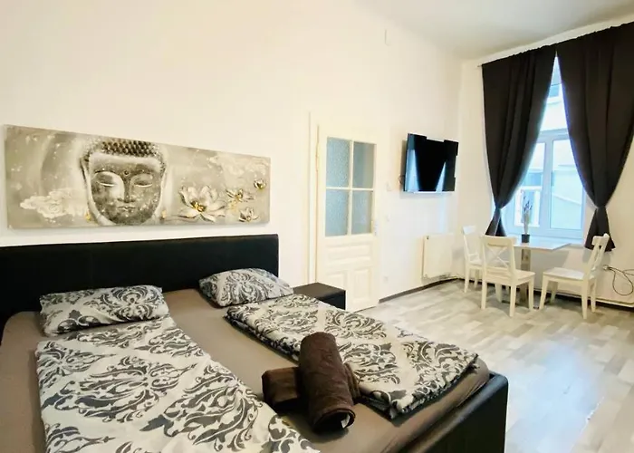 Economic 3p Lg Apartment *