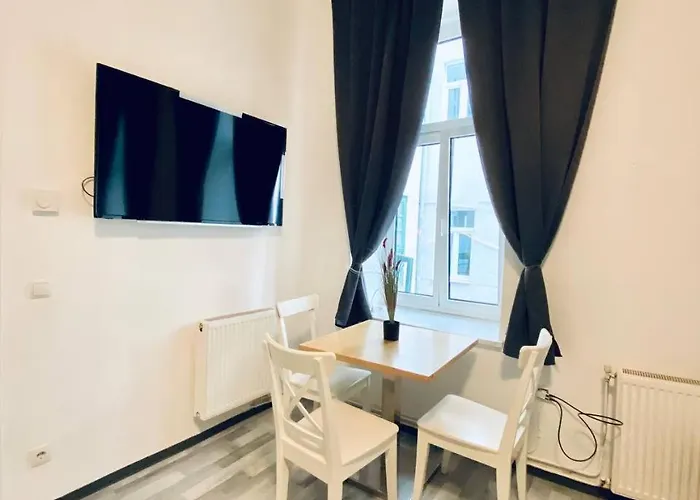 Economic 3p Lg Apartment